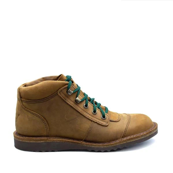 Jim Green African Ranger lace-up boot with a rubber sole, designed for durability and comfort.
Jim Green African Ranger veter stewel met ’n rubbersool, ontwerp vir duursaamheid en gemak.