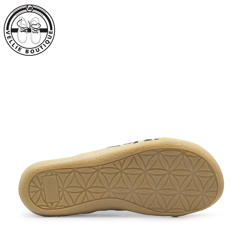 
                  
                    Esthe Barefoot Skaamrosie - Coral/ Bright Lime Combo
                  
                