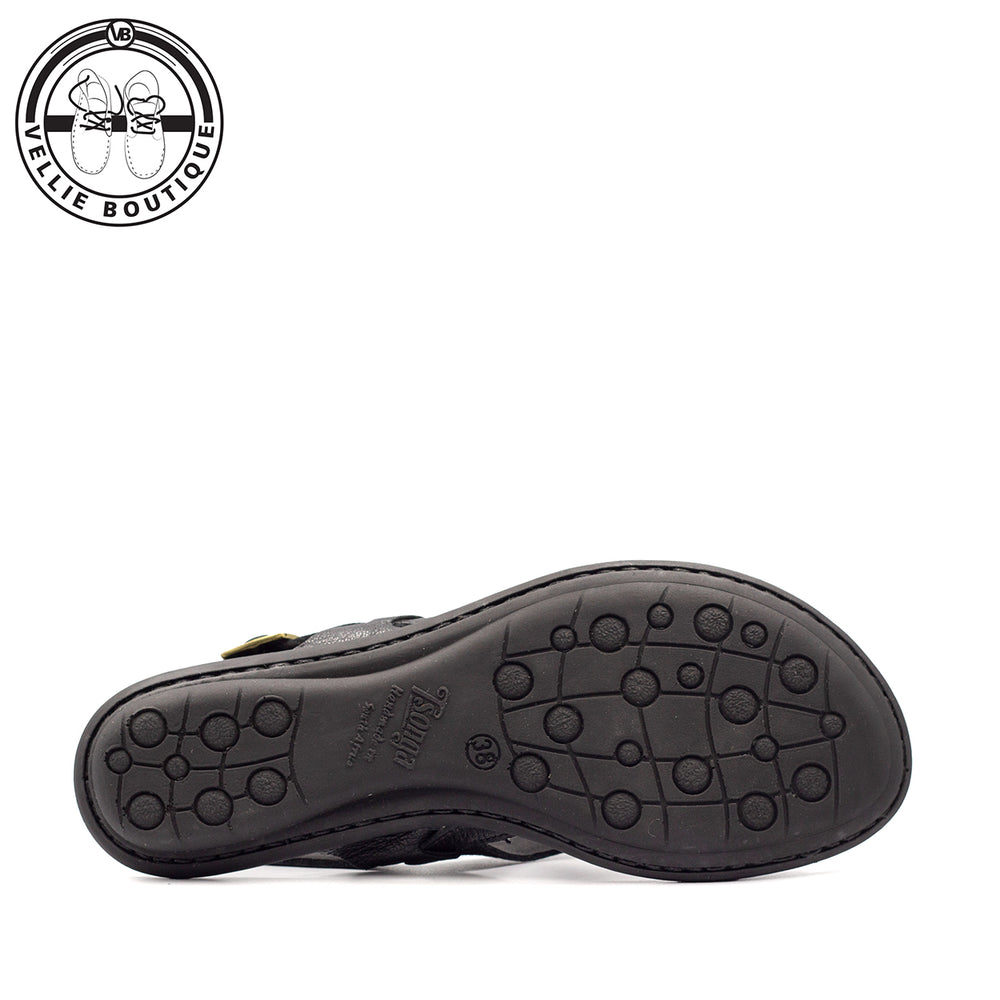 
                  
                    Tsonga Butembo - Cayak Black
                  
                