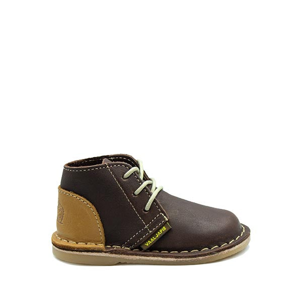 A dark brown Japsnoet Vaaljapie youth shoe for kids, featuring a lace-up closure, displayed on a white background.